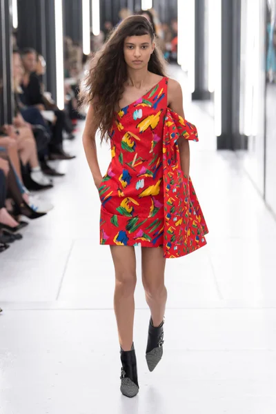 Look 19